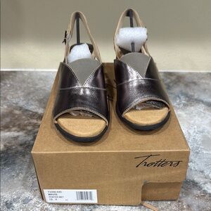 Trotters Silver Sandals with Slingback Straps